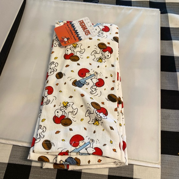 Peanuts snoooy and Charlie Brown kitchen towels - Picture 3 of 4